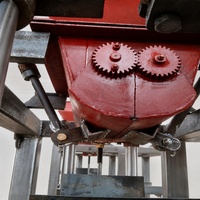Machine à fabriquer des blocs de béton QT4-24, machine à fabriquer des pavés creux, des bordures et des briques, moules personnalisables pour les projets de construction en Afrique