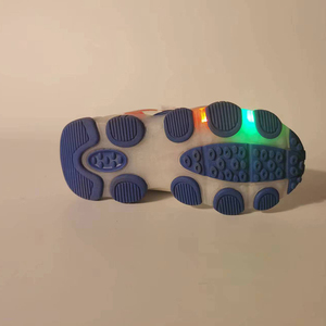 批发新潮流高品质真皮儿童休闲鞋酷新款儿童运动鞋带闪光灯软底 - Product Image 5