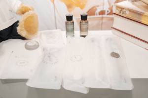 Un ensemble d'articles de toilette jetables spécialement conçu pour les hôtels réguliers - Product Image 5