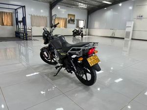 La Motocicleta Yamaha Sky Blade con Carburador <span class=keywords><strong>de</strong></span> 150cc es Adecuada para la Conducción Diaria y el Desplazamiento Urbano - Product Image 1