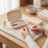 Ensemble de manucure rose 8 en 1, kit de soin des ongles, outils de pédicure avec étui de rangement pour la maison et les voyages