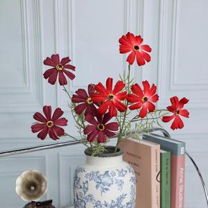 Bouquet de fleurs artificielles Jinxi Cosmos à 4 têtes en soie, accessoires de photographie de mariage en extérieur, décorations pour la maison - Product Image 1