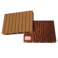 Carreaux de terrasse modernes personnalisés antidérapants en composite de bois et plastique au grain de bois au fini lisse pour les projets extérieurs de bricolage nageant brossé
