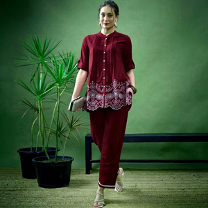 Ensemble Kurta et pantalon en coton brodé marron pour femme, coupe ample, longueur mi-longue, tenue de fête traditionnelle, style Inde Pakistan, toutes saisons - Product Image 1