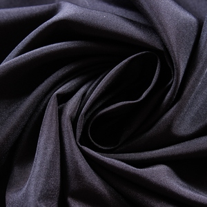 Tessuto Pongee in Poliestere 75D 240T Nero a Basso Prezzo, Disponibile, Impermeabile, Ideale per Impermeabili, Fodere per Indumenti e Giacche - Product Image 3