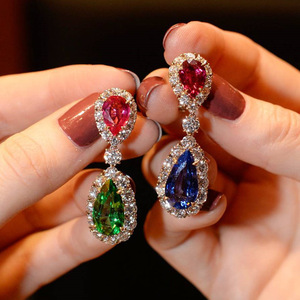 Orecchini Barocchi Vintage per Donne, Accessori per Orecchie Colorati e alla Moda per Uso Quotidiano - Product Image 1