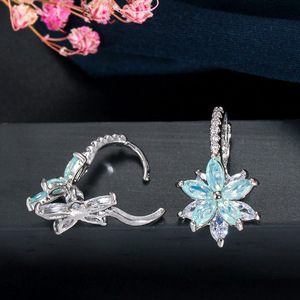 Orecchini a Fiore Multicolore Scintillanti per Donne, Gioielli Creativi per le Orecchie - Product Image 4