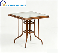 Ensemble de mobilier de jardin moderne et minimaliste en rotin tressé pour événements, avec table à manger et chaises, plateau en verre, durable, pour hôtels et jardins