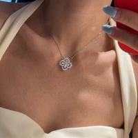 Collier pendentif en or blanc 18 carats avec diamant cultivé en forme de goutte d'eau, fleur à quatre feuilles et pétales entièrement sertis de diamants, pour bijoux de mariage