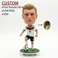 Maßgefertigte Fußball-Bobblehead-Figur aus Harz Personalisierte Vereins-Souvenirs Handgefertigte Handbemalte Skulptur
