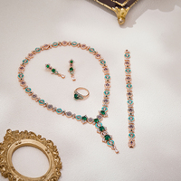 Ensemble de bijoux baroque en zircon coloré, collier, boucles d'oreilles, bagues, bracelet, or rose, rubis, élégant, pour soirée dansante, occasion formelle, bijoux pour femme