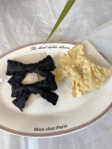 Pinza de pico de pato de tela plisada bonita, pinza de pelo de nudo de mariposa de tela con borde de oreja de madera para las cuatro estaciones - Product Image 3