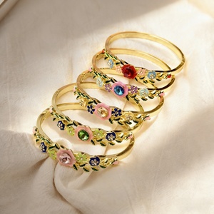 Nouvel Arrivage Vente en Gros Usine Bracelet Émaillé Floral Design Manchette Ouverte Creuse avec Incrustation de Fleurs Colorées Bijoux Français Élégants - Product Image 2