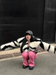 <span class=keywords><strong>Cappotto</strong></span> Invernale da Donna con Motivo <span class=keywords><strong>Zebrato</strong></span>, Top Corto Antivento, Pelliccia, Taglie Forti, Lunghezza Corta, Stile Ampio per Tenersi al Caldo - Product Image 3