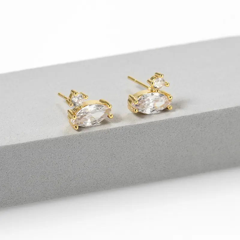 Модные ювелирные изделия из золота 18 карат с украшением в виде кристаллов серьги