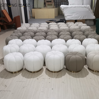 Nouveau design de salon moderne, pouf rond en tissu velours en forme de citrouille, tabouret ottoman en bouclette