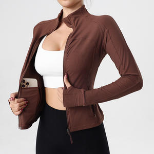 Veste de sport de yoga amincissante pour femmes avec logo personnalisé, respirante, légère, en spandex, extensible dans les quatre sens, séchage rapide, pour la course à pied et l'entraînement - Product Image 3