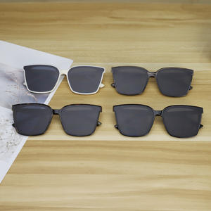 Gafas de Sol Gm Unisex Polarizadas con Lentes de PC UV400, Marco Negro, Lámina Gris Tipo C1 3, Protección Solar de Alta Resistencia, Origen Taizhou - Product Image 4