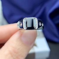 Vente en gros d'anneaux pour hommes en argent 925 avec pierre de saphir naturelle de forme géométrique, faits à la main par des artisans de bijouterie