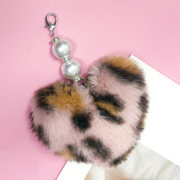 Porte-clés en polaire à motif cœur imprimé léopard avec pompon, pendentif pour femme, cadeau créatif, vente en gros