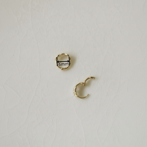 Vente en gros 2021 japonais coréen Mini boucles d'oreilles femme mignon rétro français vague bord 9k Ture or boucles d'oreilles nouveau KJ446 Design - Product Image 1