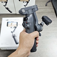 DJI Osmo Mobile 8 Original, 10 Horas de Duración de la Batería, Carga de Teléfono Móvil, Gimbal de Tres Ejes que Proporciona una Fuerte Mejora de la Estabilidad