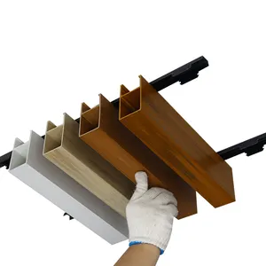 <span class=keywords><strong>Techo</strong></span> <span class=keywords><strong>de</strong></span> plástico <span class=keywords><strong>de</strong></span> madera con tira moderna <span class=keywords><strong>para</strong></span> interiores, <span class=keywords><strong>de</strong></span> Material <span class=keywords><strong>de</strong></span> construcción verde - Product Image 1