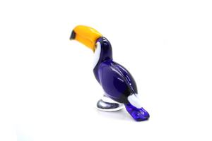 Petite figurine de toucan en verre soufflé à la main, bleu et jaune, sculpture animale, décoration artistique, style Murano, fabriquée au Rajasthan - Product Image 3