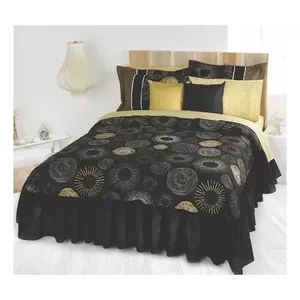 Zuri Black Queen Size Edredón con 2 Fundas de Almohada y 1 Cojín - Product Image 1