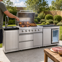 Ensemble de barbecue d'extérieur personnalisé en acier inoxydable avec îlot de rangement, évier et réfrigérateur pour les fêtes de famille dans la cour