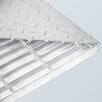 Grille en acier galvanisé sur mesure, durable, anti-corrosion, résistante à l'eau, moderne, industrielle, pour escalier extérieur, mur/sol