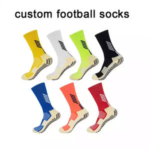 Chaussettes de sport respirantes et antibactériennes pour hommes - Absorption de l'humidité et soutien de la voûte plantaire pour la course à pied et le basketball - Product Image 3