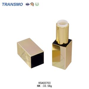 Conteneur de baume à lèvres liquide de luxe avec logo personnalisé, tubes en plastique dorés pour votre marque personnalisée - Product Image 1