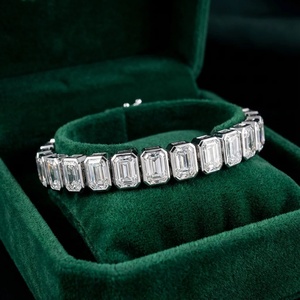 Pulsera de Diamantes Symphony con Bisel de Esmeralda - Oro de 9k, 14k, 18k - Product Image 1