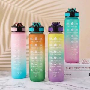 ขวดน้ำกีฬาแบบกำหนดเอง ขนาด 32 ออนซ์/1000 มล. ปลอดสาร BPA ผลิตจากพลาสติก PE พร้อมตัวบอกเวลา ดีไซน์มินิมอลทันสมัย โลโก้สร้างแรงบันดาลใจ ดื่มได้โดยตรง - Product Image 2