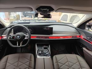 Nuevo <span class=keywords><strong>BMW</strong></span> <span class=keywords><strong>Serie</strong></span> 7 Sedán 2025 con Volante a la Izquierda, Cuero Oscuro Turbo, Ruedas R17, Verificado, Fuentes Comerciales Confiables - Product Image 3