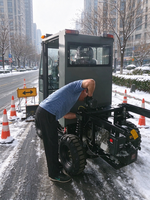 Véhicule de déneigement électrique à quatre roues motrices YUGONG, poids de 1106 kg et garantie d'un an