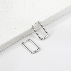 เครื่องประดับแฟชั่นผู้หญิง ต่างหูสแตนเลสทรงสี่เหลี่ยม - Product Image 5
