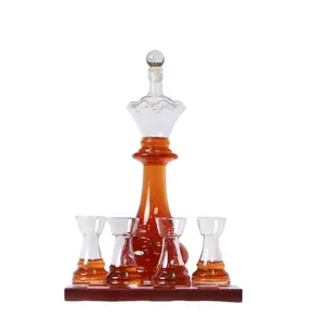 Handgefertigtes OEM-Borosilikatglas 750 ml Schachdekanter-Set Dekanter 60 ml Gläser Weinflasche Dekanter