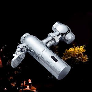 Toilette à la turque polyvalente populaire avec capteur de valve à commande au pied et valve de chasse d'eau apparente - Product Image 2