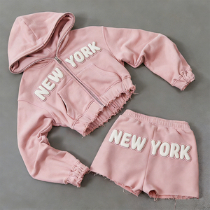 Conjunto Deportivo Casual de Otoño para <span class=keywords><strong>Mujer</strong></span>: Sudadera Corta con Cremallera y Parche de Letras Estilo Urbano, Tejido 100% Algodón Anti-Pilling, y Pantalones Cortos - Product Image 2