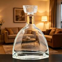 Bouteille de vin vide en verre blanc de 700 ml avec bouchon en liège, finition mate, luxe moderne, couleur et logo personnalisés, emballée en carton