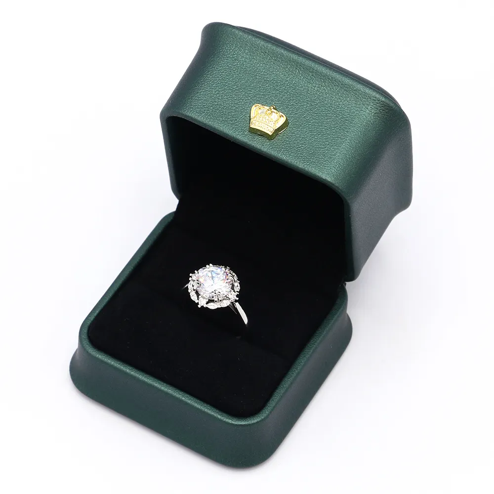 Fadeli Groothandel Aangepaste Luxe Bruiloft Witte Kroon Pu Leer Custom Sieraden Dozen Ring Box Ring Dozen Sieraden Verpakking