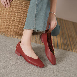 2023 <span class=keywords><strong>escarpins</strong></span> habillés à bout rond pour femmes nouveaux talons blocs à enfiler avec style plat vente au détail chaude pour chaussures de mariée au printemps - Product Image 4