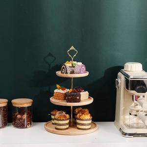 Vaisselle de restaurant incassable Plateau à gâteau en bois à trois niveaux de qualité alimentaire - Product Image 3