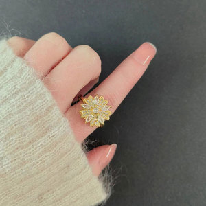 Anillos giratorios delicados con circonitas, ajustables, chapados en oro sobre cobre, personalizados, antiestrés, para mujer. - Product Image 2