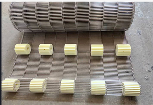 Bande transporteuse en treillis <span class=keywords><strong>m</strong></span>étallique en acier inoxydable 304 de taille personnalisée à <span class=keywords><strong>double</strong></span> tranchant avec serrures libres - Product Image 3