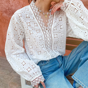 Colección Primavera 2026 de Artículos Generales: Camisa Blanca de Mujer con <span class=keywords><strong>Bordado</strong></span> Francés Calado, Estilo Pullover, Manga Raglán Tres Cuartos - Product Image 3