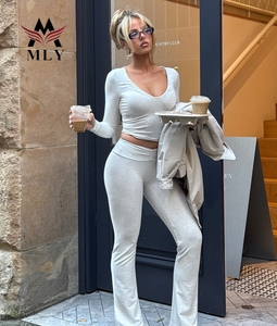 Conjunto de <span class=keywords><strong>Yoga</strong></span> de Algodón Suave OEM para Mujer, Top de Manga Larga con Cuello Redondo, Leggings de <span class=keywords><strong>Yoga</strong></span> Acampanados, <span class=keywords><strong>Ropa</strong></span> Deportiva para Gimnasio - Product Image 1
