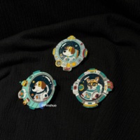 Badge en métal émaillé personnalisé en alliage de zinc avec logo sur mesure pour les magasins de détail et les coffrets cadeaux haut de gamme